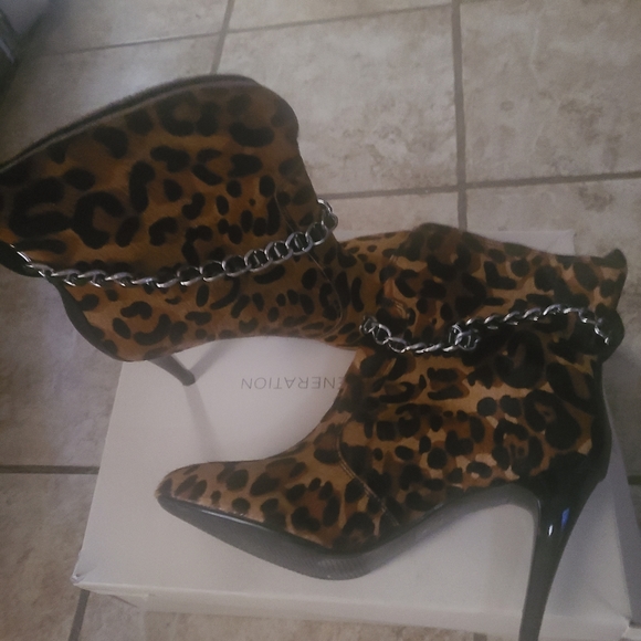 Bcbg animal boots